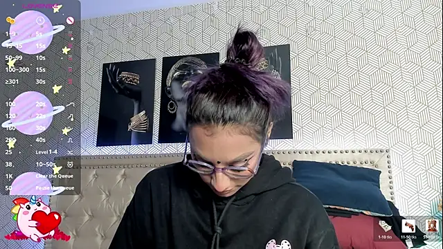 Snapshot of ValeAlvarez_ chatting on 04.13.26 ValeAlvarez online show from 04.13.26