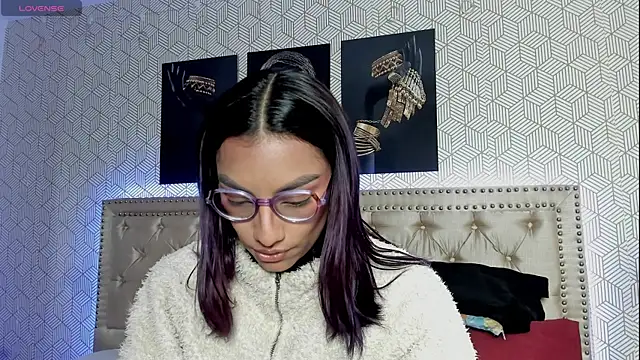 Snapshot of ValeAlvarez_ chatting on 04.16.26 ValeAlvarez online show from 04.16.26