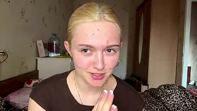 Sophia Blonde online show from 04.08.26