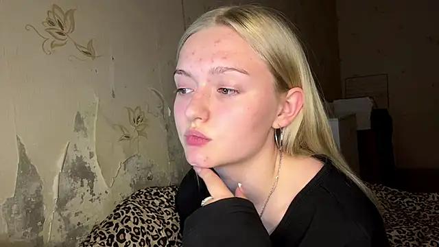 Sophia Blonde online show from 04.15.26