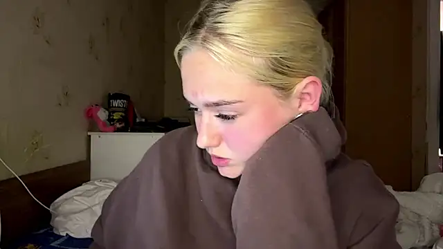 Sophia Blonde online show from 06.03.26