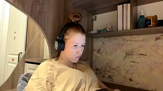 KiraNice1 online show from 04.10.26