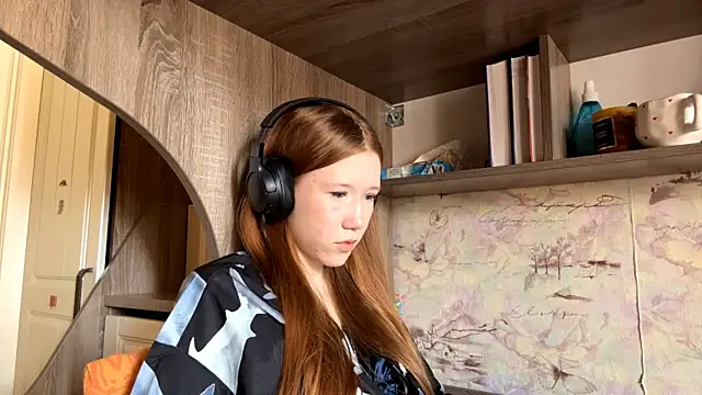 KiraNice1 online show from 04.15.26