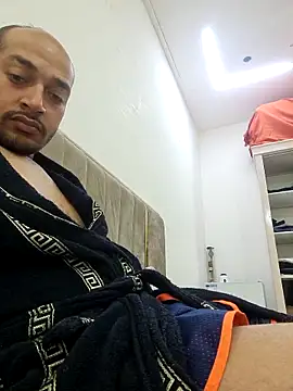 QueueedActivist online show from 04.12.26