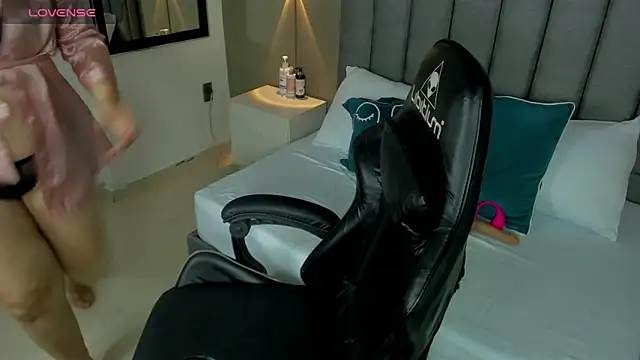 madison abril online show from 04.09.26