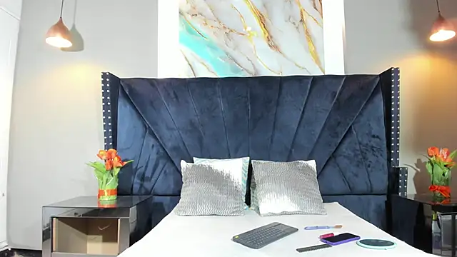 Sara Hanks online show from 04.04.26