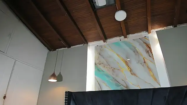 Sara Hanks online show from 04.06.26