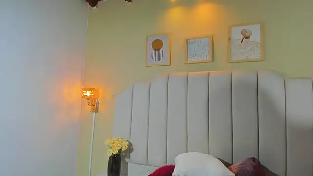 Sara Hanks online show from 04.11.26