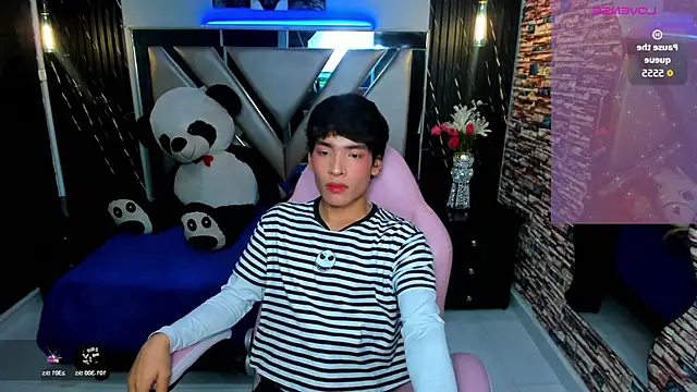 IsaacNovaa online show from 03.26.26