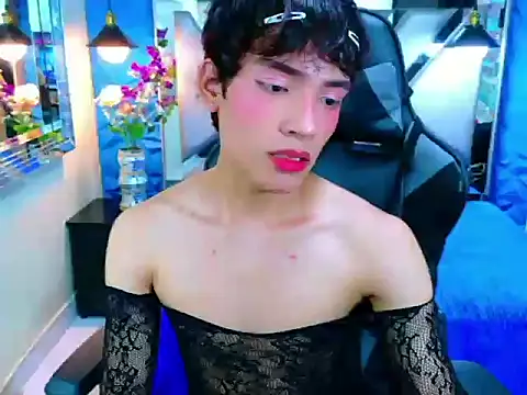 IsaacNovaa online show from 04.06.26