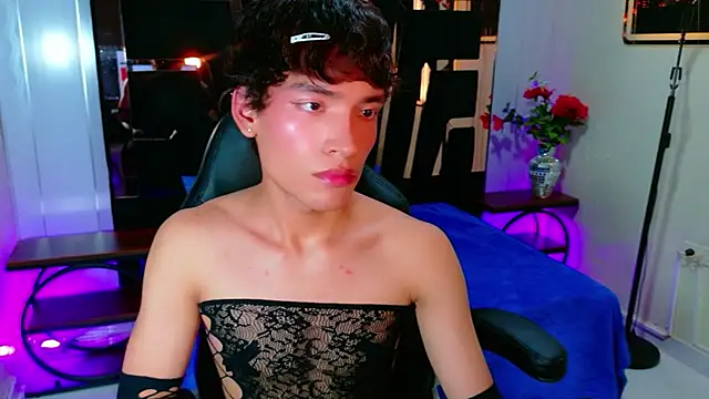 IsaacNovaa online show from 04.07.26