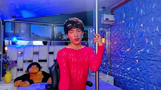 IsaacNovaa online show from 04.15.26