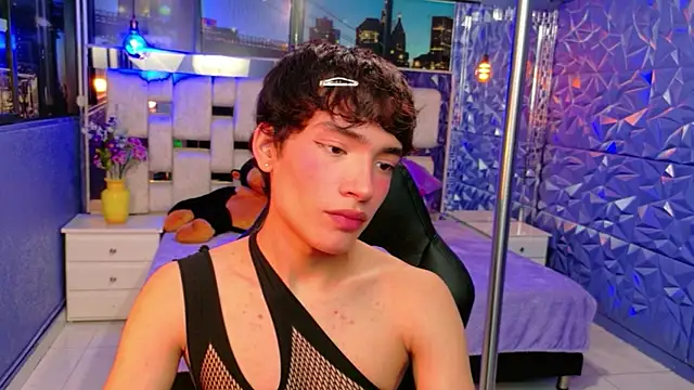 IsaacNovaa online show from 04.16.26