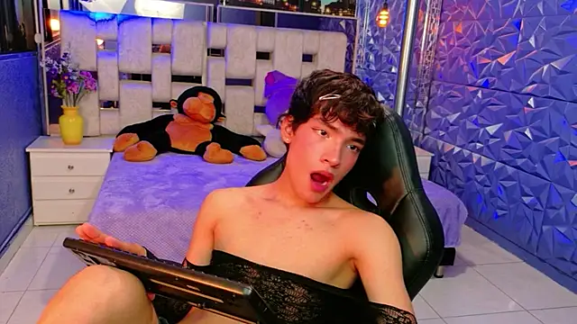 IsaacNovaa online show from 04.16.26