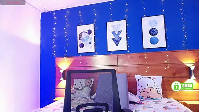 HoneyLeslie online show from 04.08.26