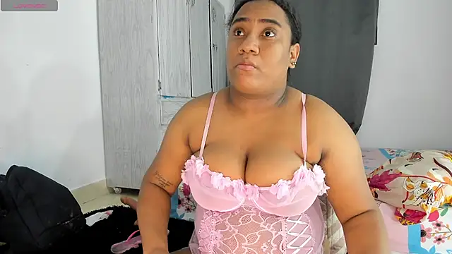 Alexandrasaenz23 online show from 04.21.26