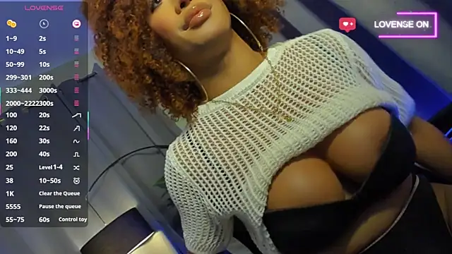 Molly McQueen online show from 04.05.26