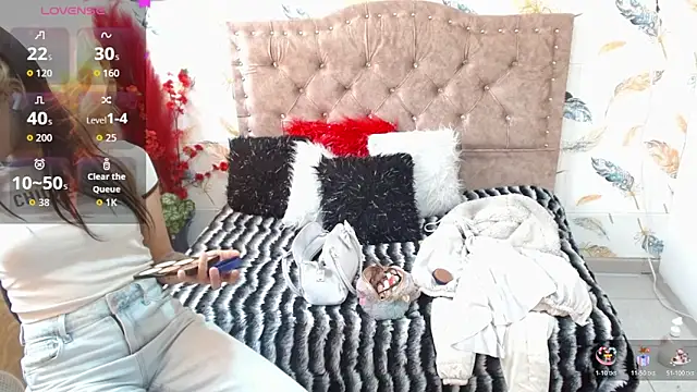 Luna-Foxx online show from 04.11.26