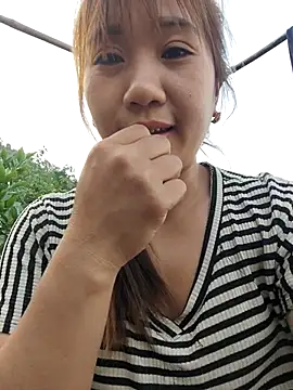 Snapshot of xinhxinh-cute chatting on 04.12.26 xinhxinh-cute online show from 04.12.26