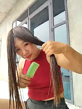 Snapshot of xinhxinh-cute chatting on 04.16.26 xinhxinh-cute online show from 04.16.26