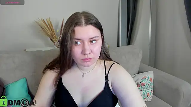 Maya Raay online show from 04.04.26