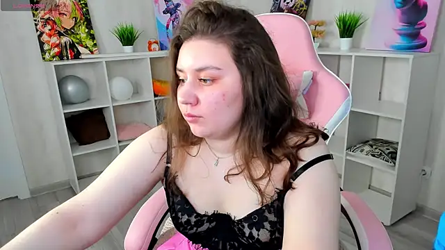 Maya Raay online show from 04.06.26