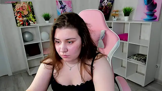 Maya Raay online show from 04.06.26