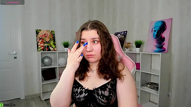 Maya Raay online show from 04.07.26