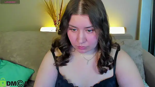 Maya Raay online show from 04.10.26