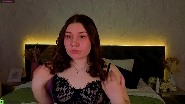 Maya Raay online show from 04.11.26