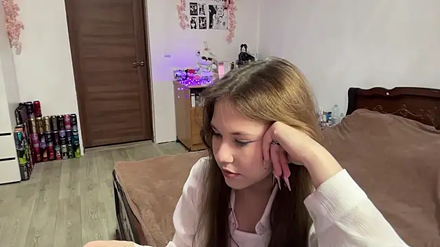 NyelleSpir online show from 04.15.26