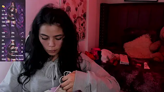 Kikii 1 online show from 04.25.26