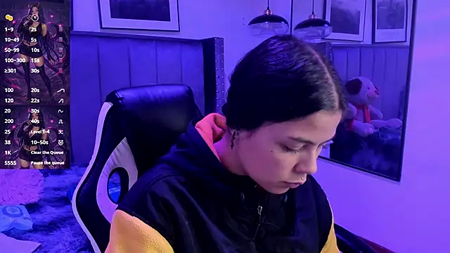 Kikii 1 online show from 04.28.26