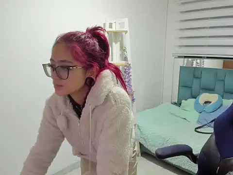 Sara Red X online show from 04.10.26