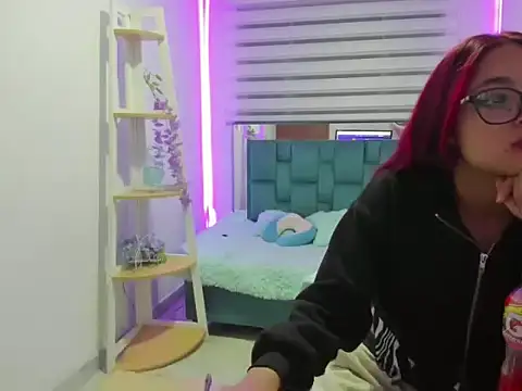 Sara Red X online show from 04.12.26