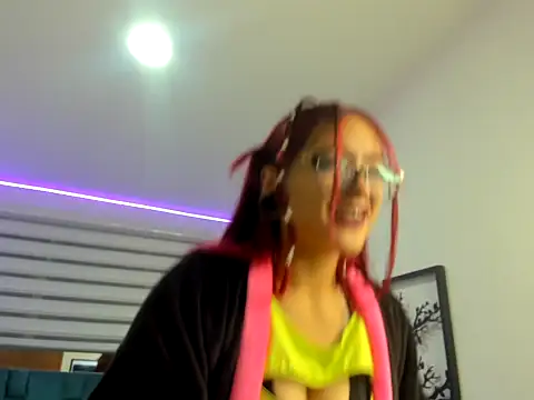 Sara Red X online show from 04.14.26