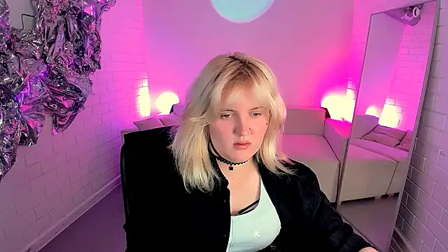 Snapshot of KathyBriggs chatting on 06.17.26 KathyBriggs online show from 06.17.26