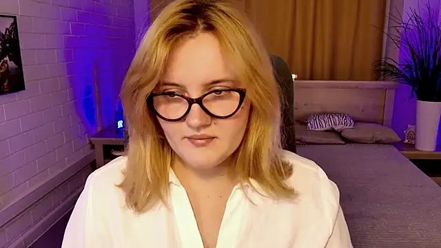 Snapshot of KathyBriggs chatting on 07.17.26 KathyBriggs online show from 07.17.26