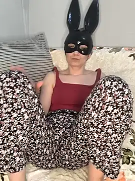 Snapshot of Pisicik_2 chatting on 04.15.26 Pisicik 2 online show from 04.15.26