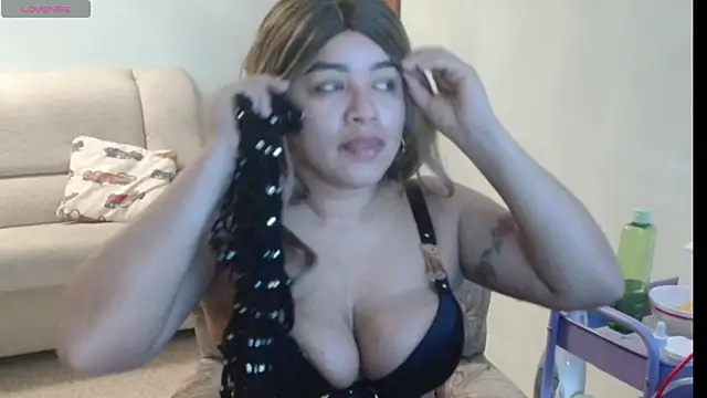 Snapshot of aquamarine_hot chatting on 05.17.26 aquamarine hot online show from 05.17.26