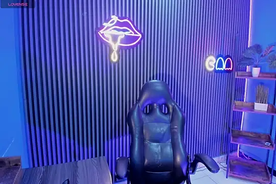 Snapshot of Luanna_Rose chatting on 04.10.26 Luanna Rose online show from 04.10.26