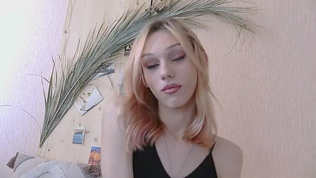 Snapshot of Kirana_Hayes chatting on 04.03.26 Kirana Hayes online show from 04.03.26