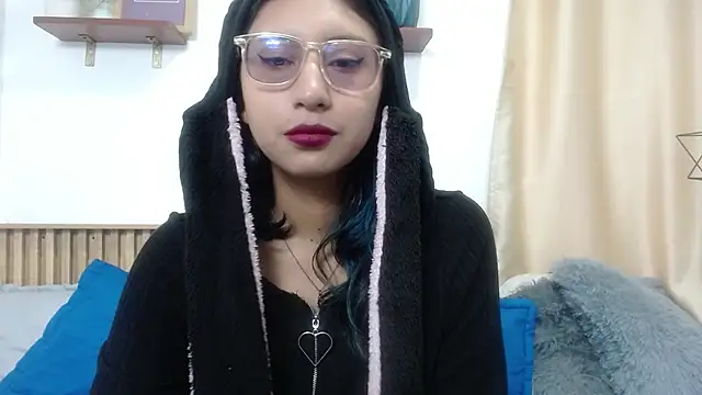 Snapshot of Violet_2003 chatting on 06.27.26 Violet 2003 online show from 06.27.26