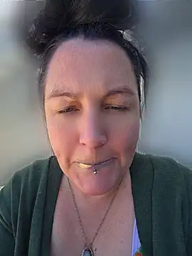 Queenemerald online show from 07.11.26