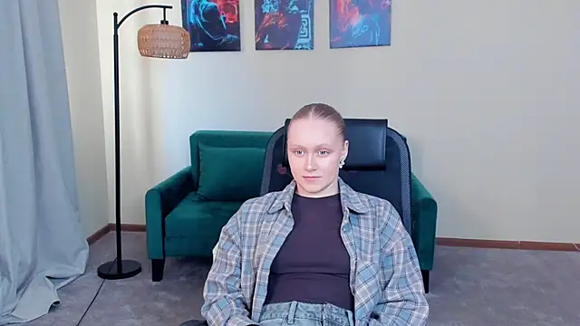 Snapshot of VestaBowmer chatting on 03.28.26 VestaBowmer online show from 03.28.26