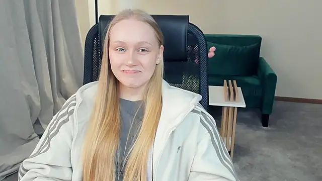 Snapshot of VestaBowmer chatting on 03.31.26 VestaBowmer online show from 03.31.26