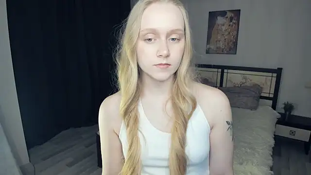 Snapshot of VestaBowmer chatting on 04.03.26 VestaBowmer online show from 04.03.26