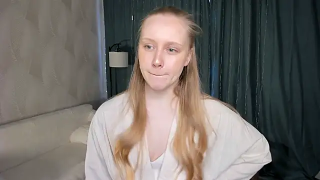 Snapshot of VestaBowmer chatting on 04.06.26 VestaBowmer online show from 04.06.26