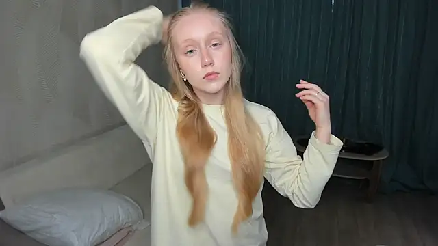 Snapshot of VestaBowmer chatting on 04.15.26 VestaBowmer online show from 04.15.26