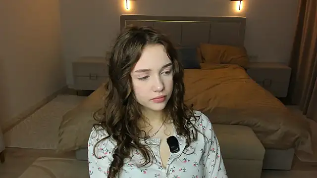 Snapshot of SharriSang chatting on 07.19.26 SharriSang online show from 07.19.26